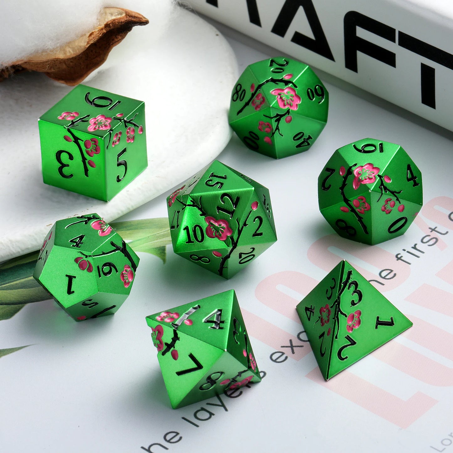 Plum Blossom Dice Se – Green with Pink