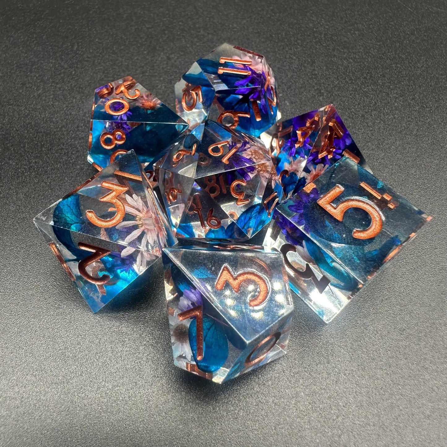 Sharp Edge Dice Set - Flowers with blue leaf