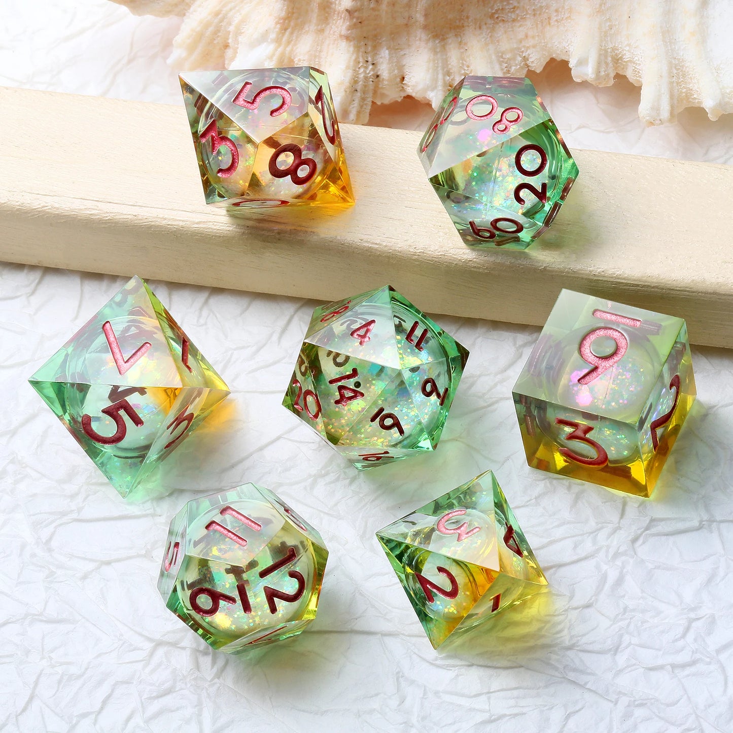 Sharp Edge Dice Set - :Shiny liquid core with green & yellow