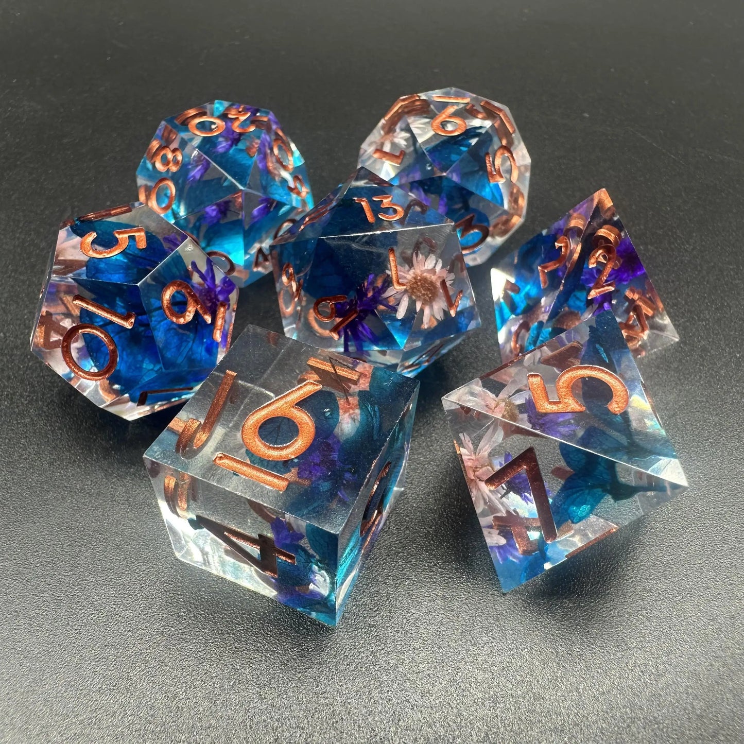 Sharp Edge Dice Set - Flowers with blue leaf